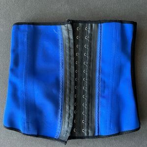 Ann Cherry Latex sports waist trainer size Medium